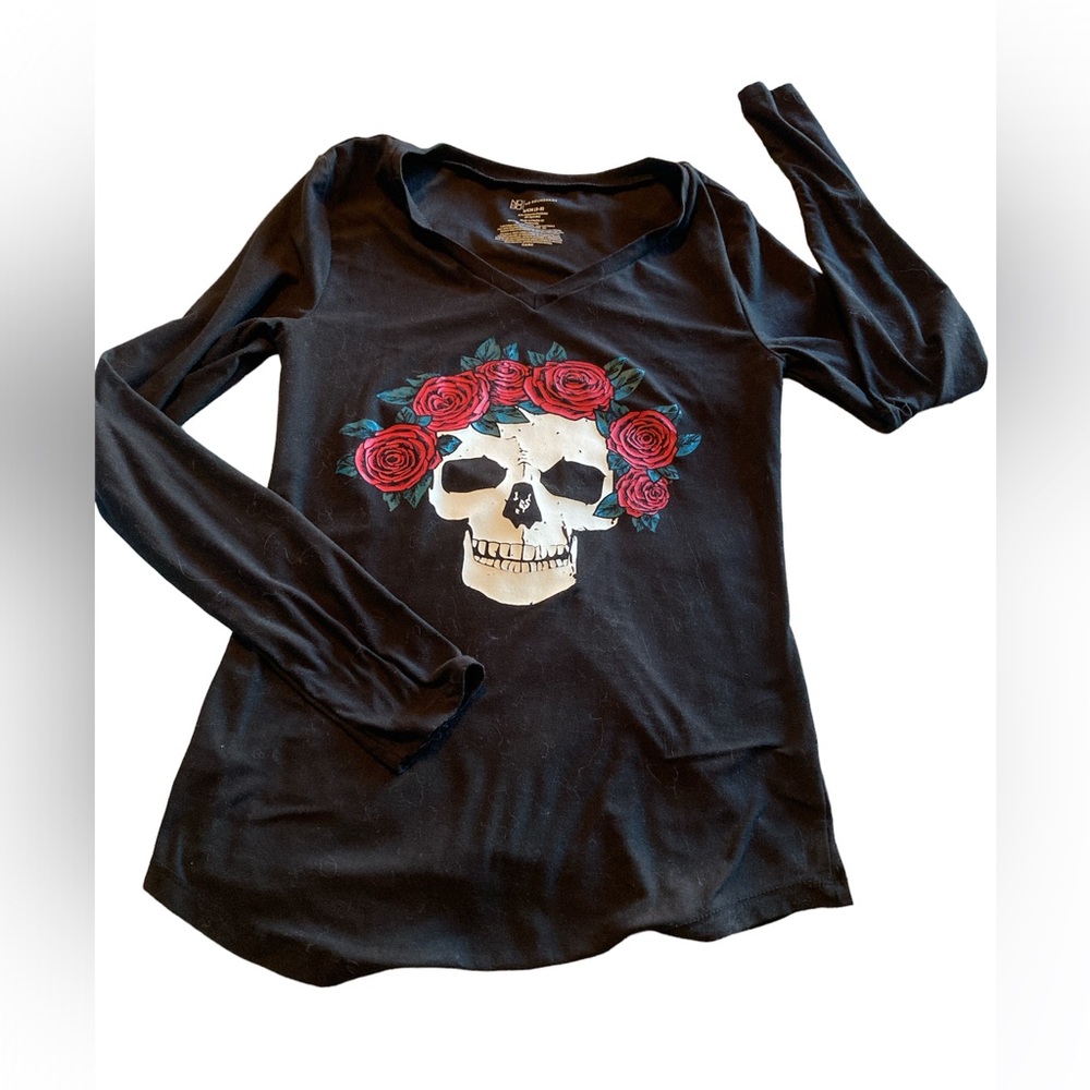 Skull and Roses Long Sleeved Tee Small